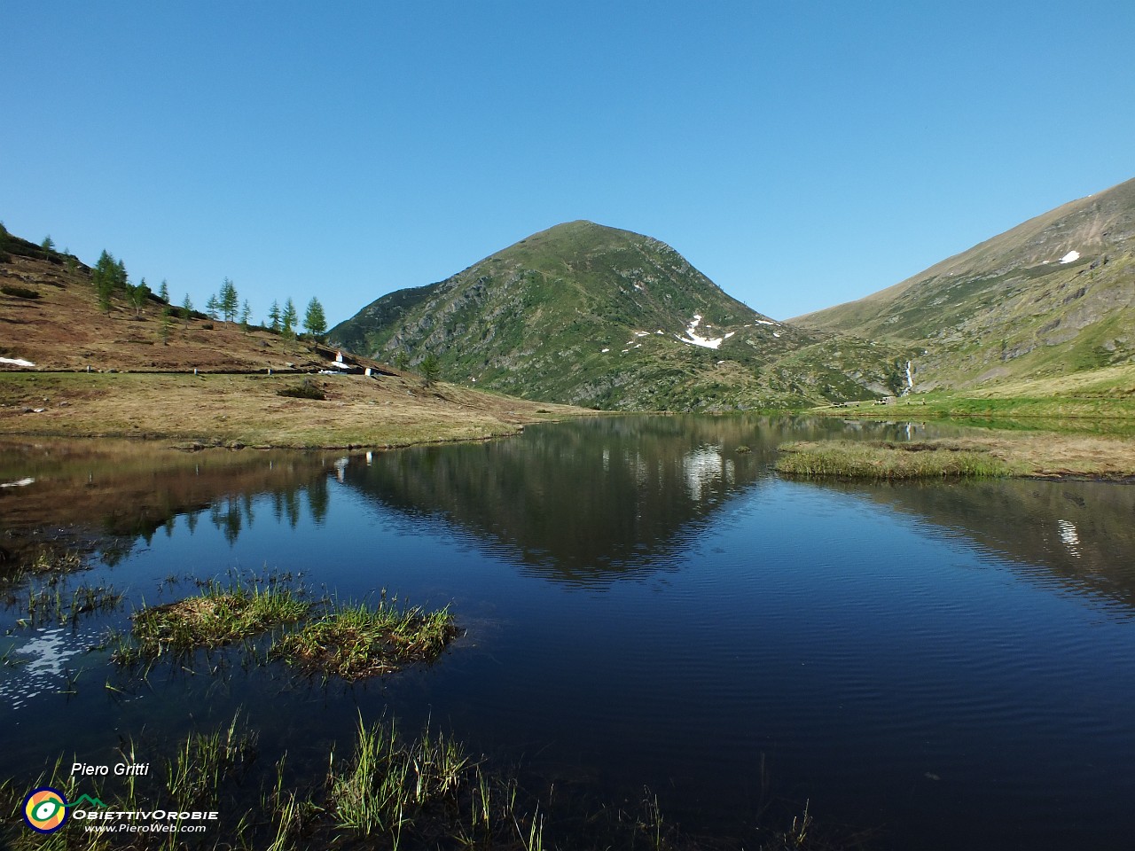 11 anche il Monte Busma (2135 m) si specchia....JPG